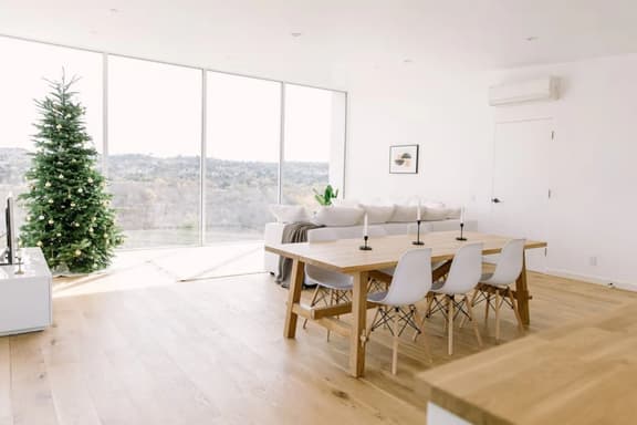 A modern light-filled haven in a tranquil setting - Image 1